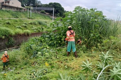 Prefeitura de Goiânia mantém limpeza preventiva em córregos da capital