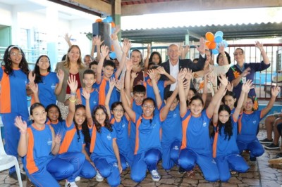 Ação faz parte da distribuição dos kits para 112 mil estudantes da Educação Infantil, Ensino Fundamental e Educação de Jovens e Adultos (EJA)