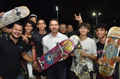 Prefeito Vilela e vice João Campos entregam nova Praça Dom Pedro e pista de skate no Parque Real