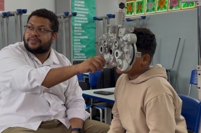 Prefeitura leva exames oftalmológicos a estudantes da Escola Municipal Honestino Guimarães, na Região Oeste de Goiânia
