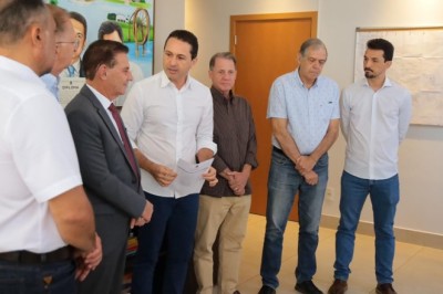 Prefeito Vilela e senador Vanderlan anunciam início das obras de asfalto no Rosa dos Ventos e novos investimentos para Aparecida