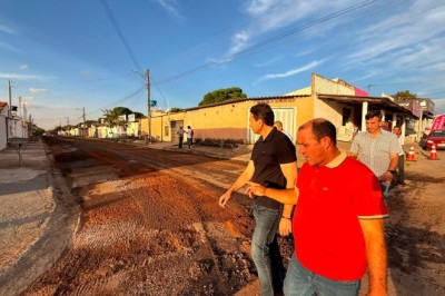 Prefeito Vilela vistoria no Madre Germana o avanço de mais frentes de recapeamento