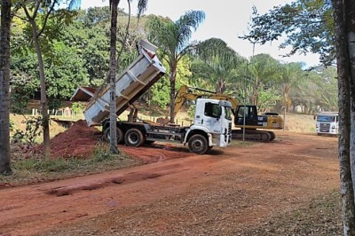 Prefeitura de Goiânia realiza desassoreamento dos lagos e abre aceiros no Parque Carmo Bernardes e na Marginal Barreiro