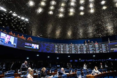 Senado aprova aumento de penas para crimes contra professores e médicos