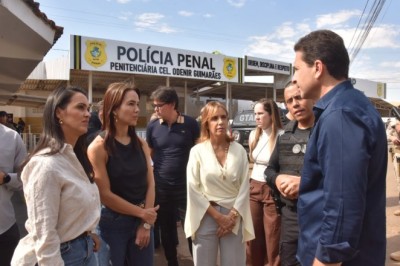 Prefeito Vilela e Lana Bezerra conhecem trabalho de reeducandos que beneficia a causa animal