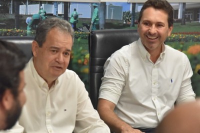Prefeito Vilela homenageia promotor Márcio do Nascimento pelos 32 anos de atuação em Aparecida