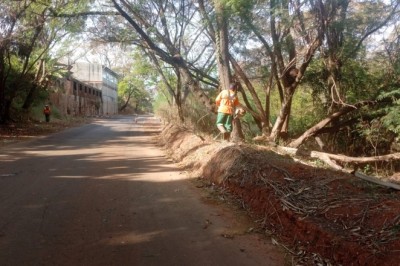 Força-tarefa da Comurg realiza limpeza no Córrego Cascavel e serviços de zeladoria em diversas regiões