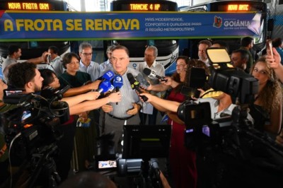 Mabel entrega 19 novos ônibus e afirma que Goiânia tem o melhor transporte coletivo do Brasil