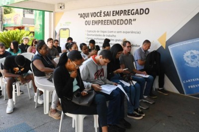 Governo de Goiás realiza feirão com 2,5 mil vagas de empregos, em Goiânia