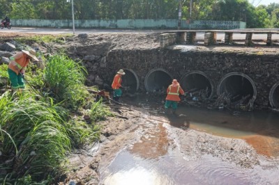 Comurg amplia limpeza preventiva de córregos para reduzir impactos das chuvas em Goiânia