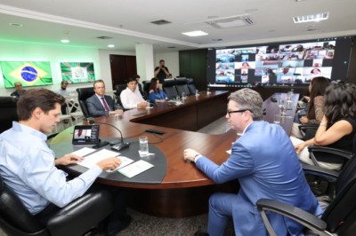 Daniel Vilela mobiliza prefeitos para conter avanço da dengue, zika e chikungunya em Goiás