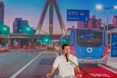 Daniel Vilela lança sistema para agilizar transporte coletivo e entrega nove ônibus