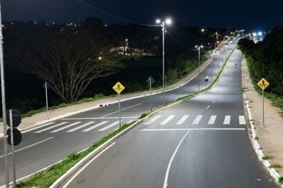 Prefeito Vilela vistoria trechos com nova iluminação noturna no Setor Goiânia Park Su