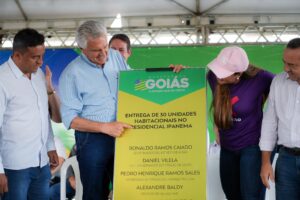 Com investimento de R$ 3,2 milhões, Caiado entrega 30 casas em Santo Antônio de Goiás