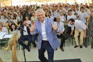 Governador Ronaldo Caiado visita novas instalações da Seduc e entrega cartões a estudantes da rede estadual de educação