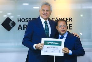 Caiado anuncia renovação do apoio financeiro ao Araújo Jorge e visita novas instalações do centro cirúrgico: cuidado com a população que precisa de tratamento contra o câncer