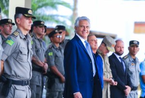 Governador Ronaldo Caiado prestigia evento de formatura de policias militares, em Goiânia
